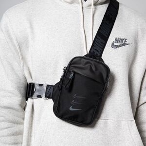 Nike Black Essentials Crossbody Bag Fanny Hip Waist Belt Pack